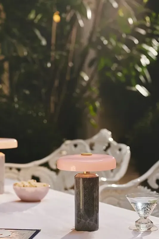 TRIP draagbare batterijlamp / tafellamp, zilver/roze Dagaanbieding