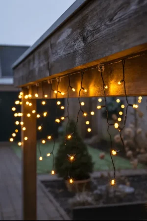 Aanbieding Lighto Kerstverlichting Ijspegelverlichting IP44 Geschikt voor binnen & buiten 8-Functies 240 LED lampjes 8 meter kabel